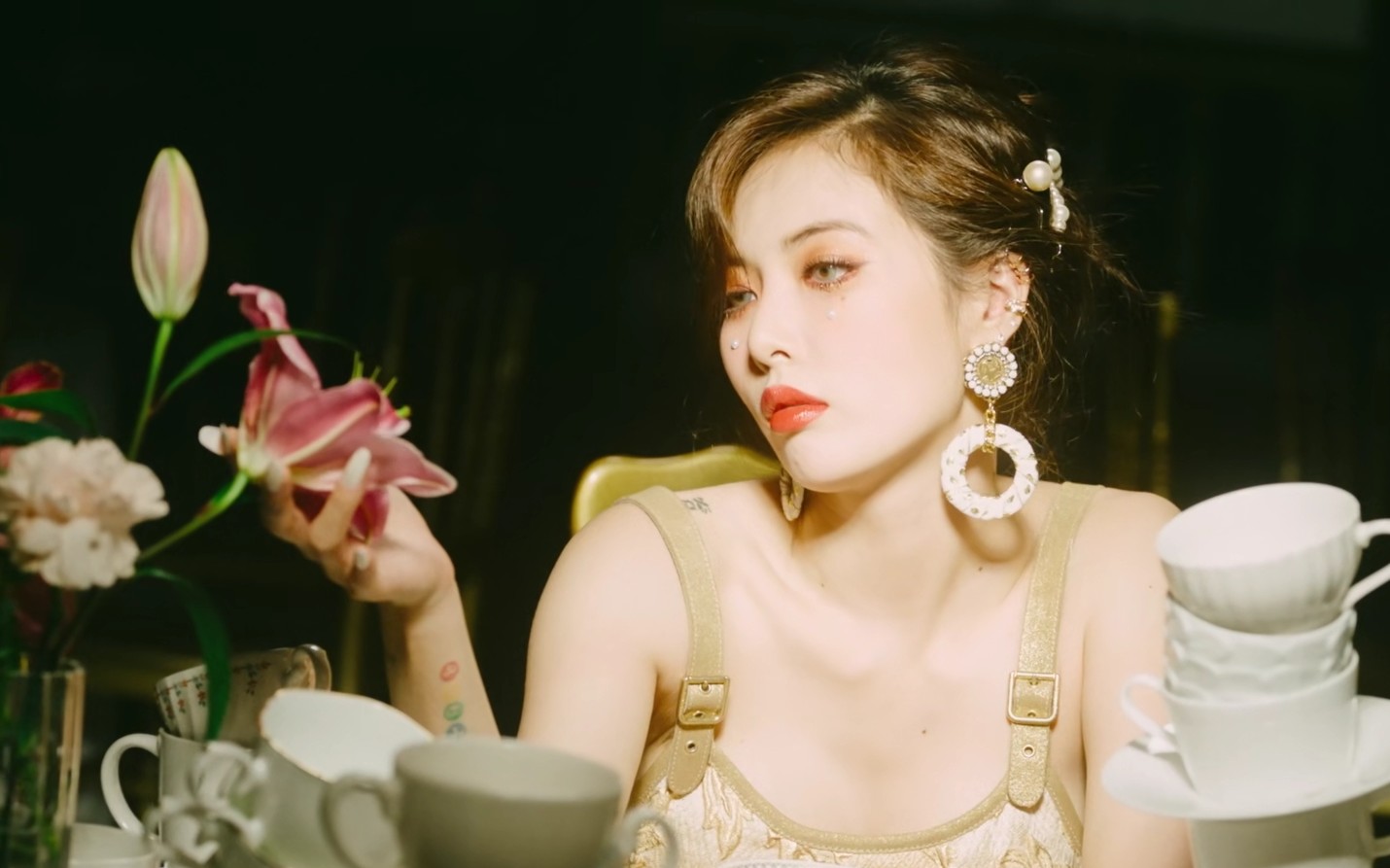 【泫雅女神回归!】新歌mv《flower shower》 冲呀!