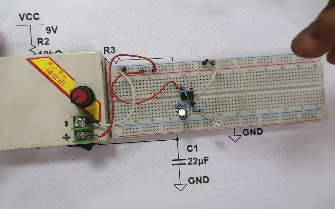 用LM358运算放大器制作一个简单的振荡电路,来学习振荡原理哔哩哔哩bilibili