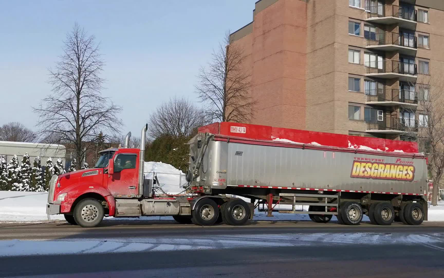 【北美卡车】2022 年蒙特利尔除雪中的自卸卡车 - #2