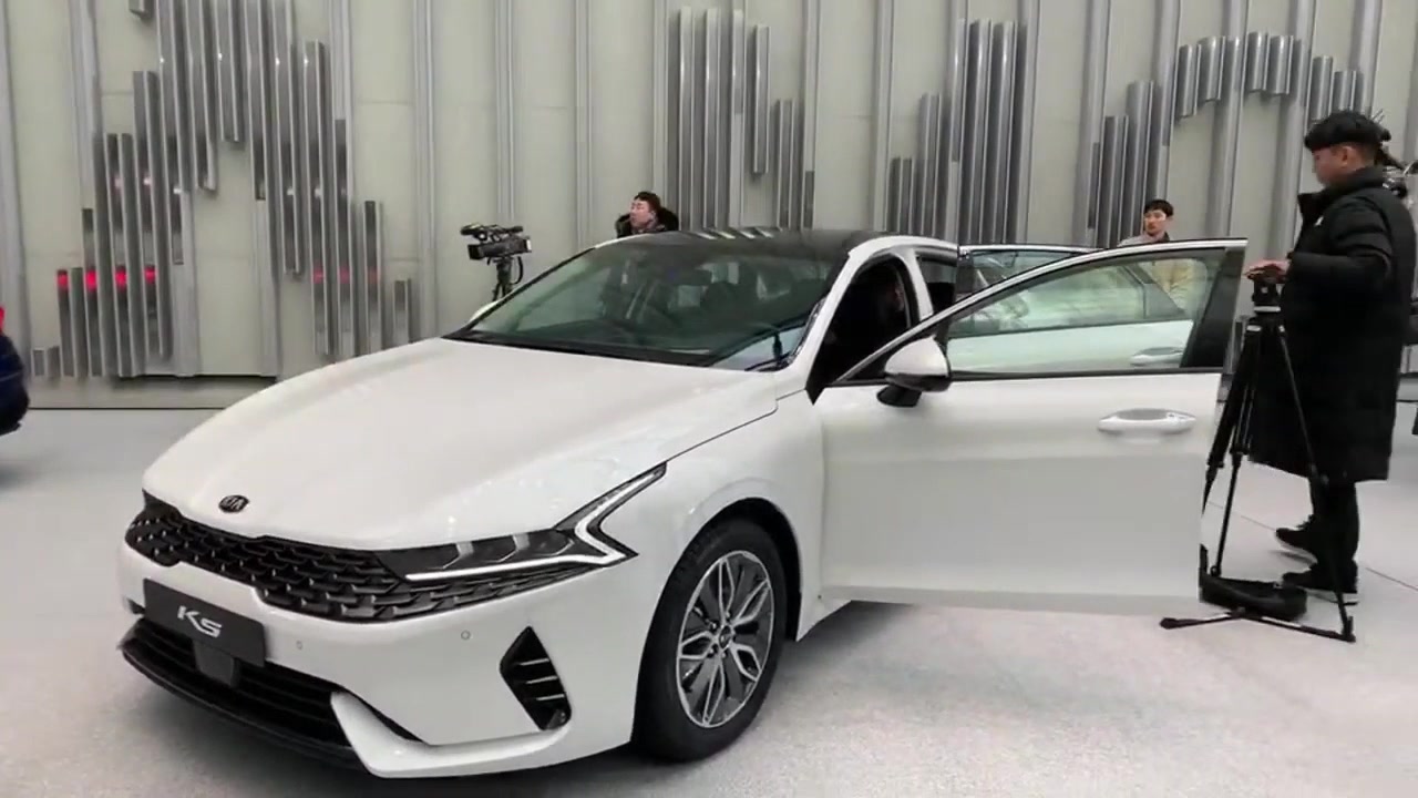 2020款起亚k5抢先实拍,看到这颜值和内饰,我放弃了马自达阿特兹