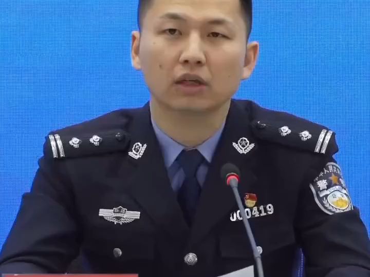 新疆维吾尔自治区公安厅召开打击整治网络谣言违法犯罪活动新闻通气会