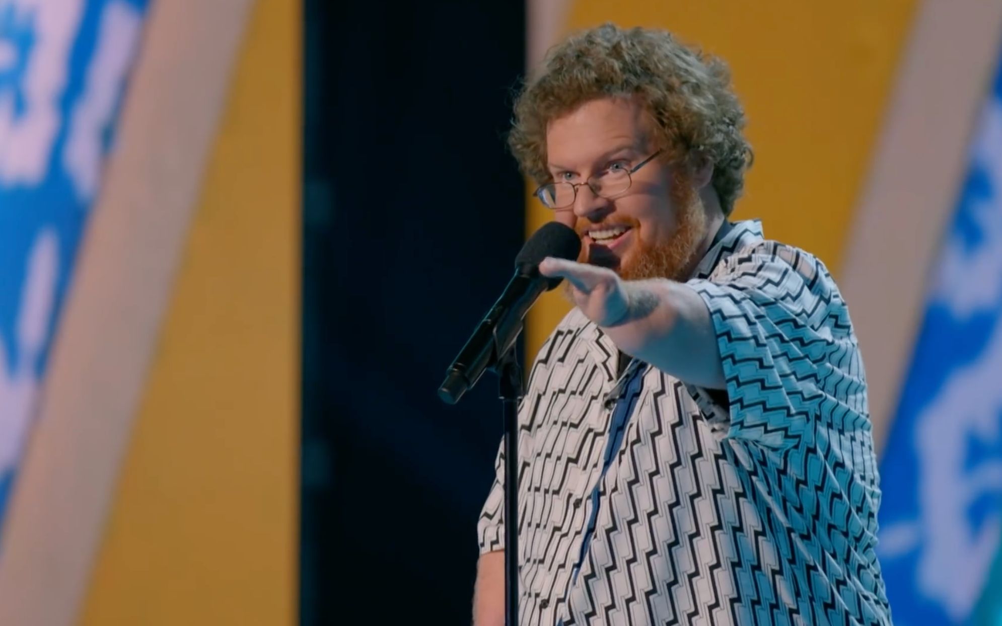 【2019美国达人秀冠军争霸赛】大胸妹子和残疾人的共同点,笑的停不