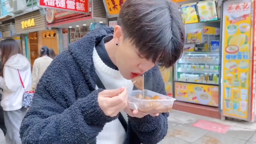 【任嘉伦 | 澳门vlog 下】我男朋友也太爱翘脚了吧,真的可爱爆炸!