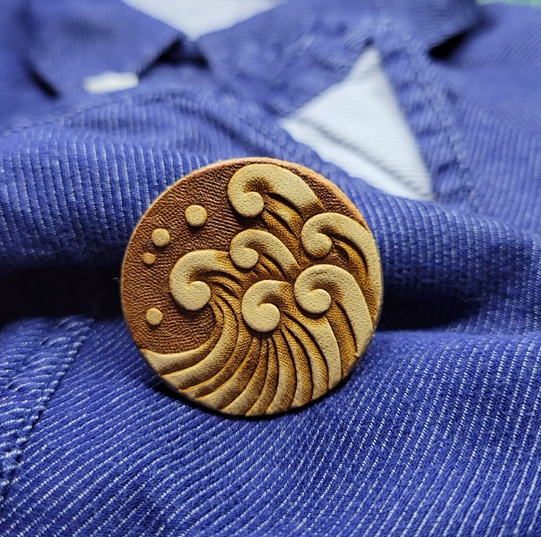 活动作品皮雕胸针海浪