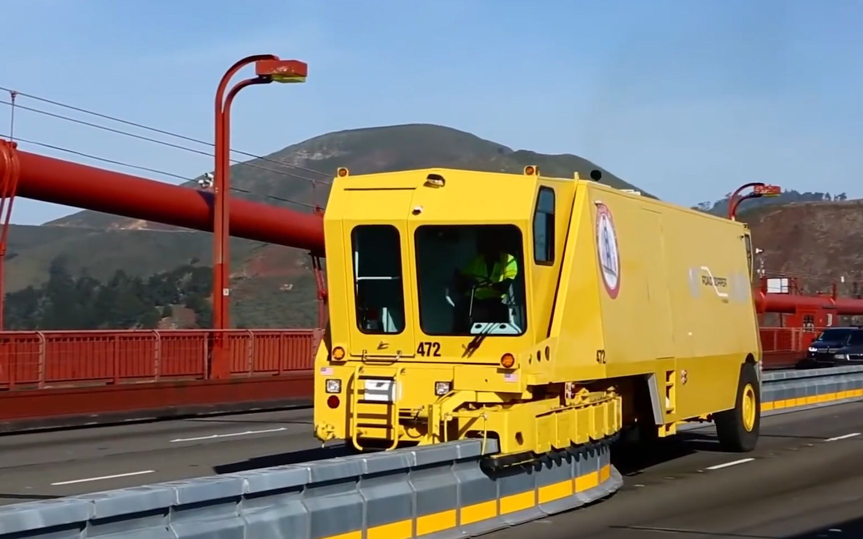 有趣的"拉链车",能灵活调整车道数量,轻松解决交通拥堵