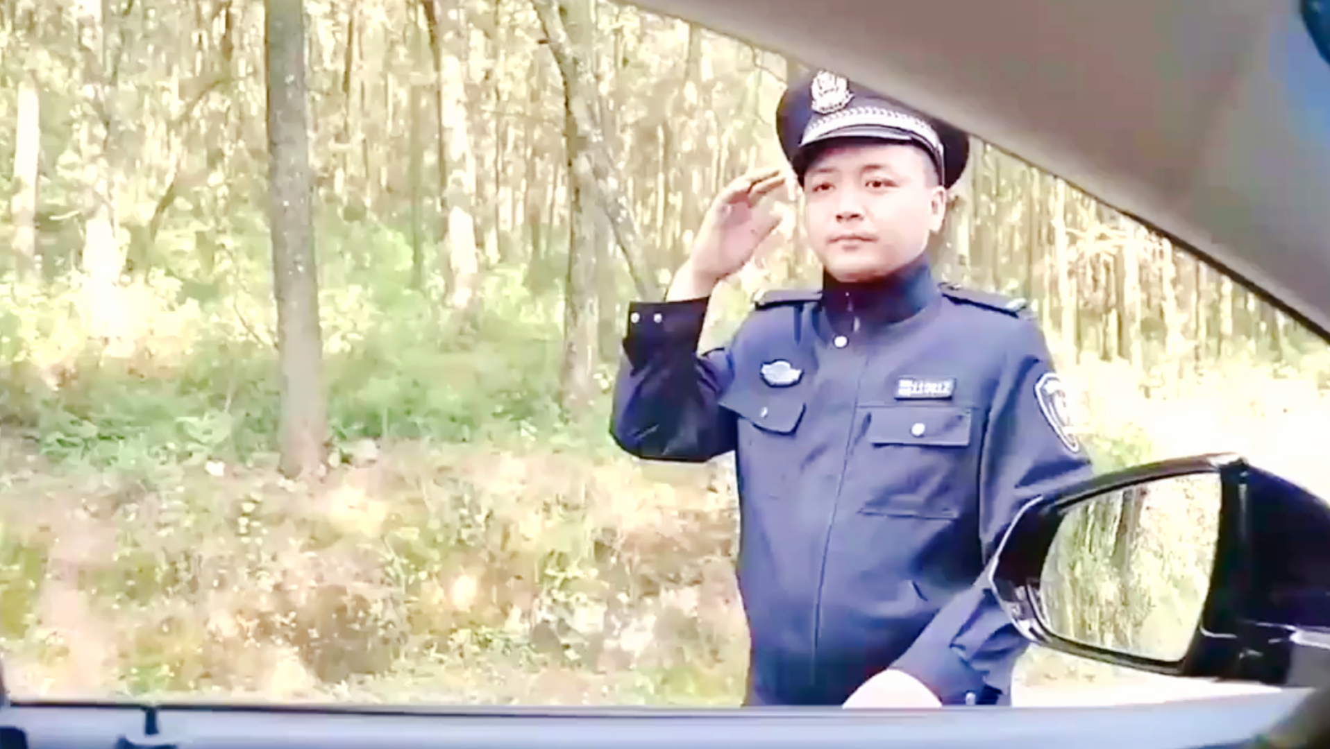 假警察遇上真警察 - 视频下载 video downloader