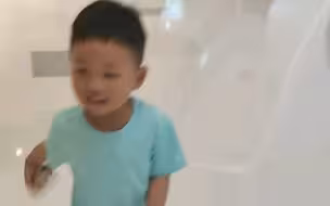 逆天路边疯小孩抢我手机