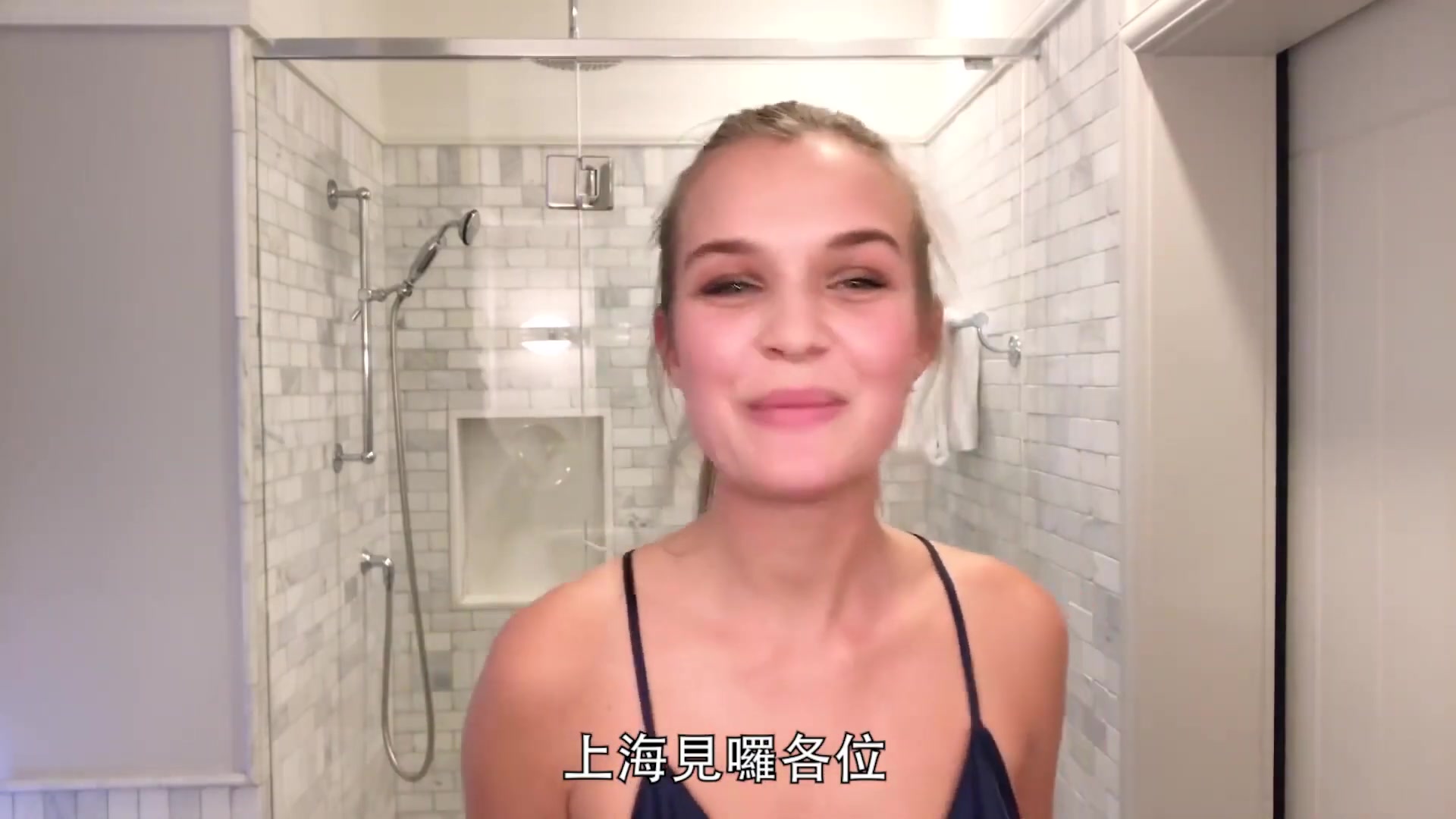 [图]约瑟芬·史可瑞娃(Josephine Skriver)j維密天使的眼睛放大術｜【午間首播】｜大明星化妝間｜Vogue Taiwan