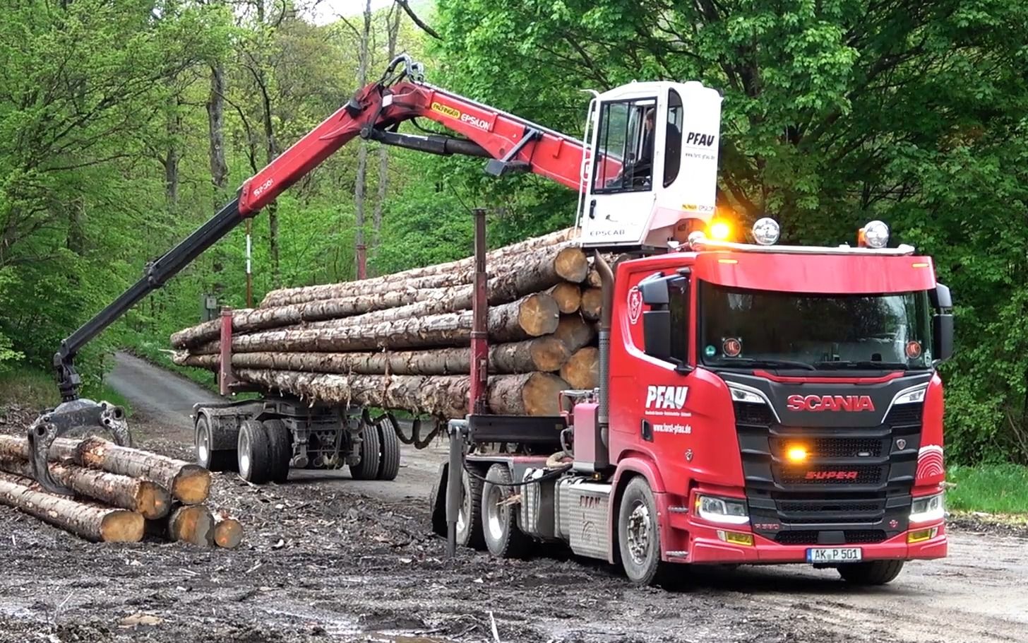 斯堪尼亚r580 v8木材运输卡车作业