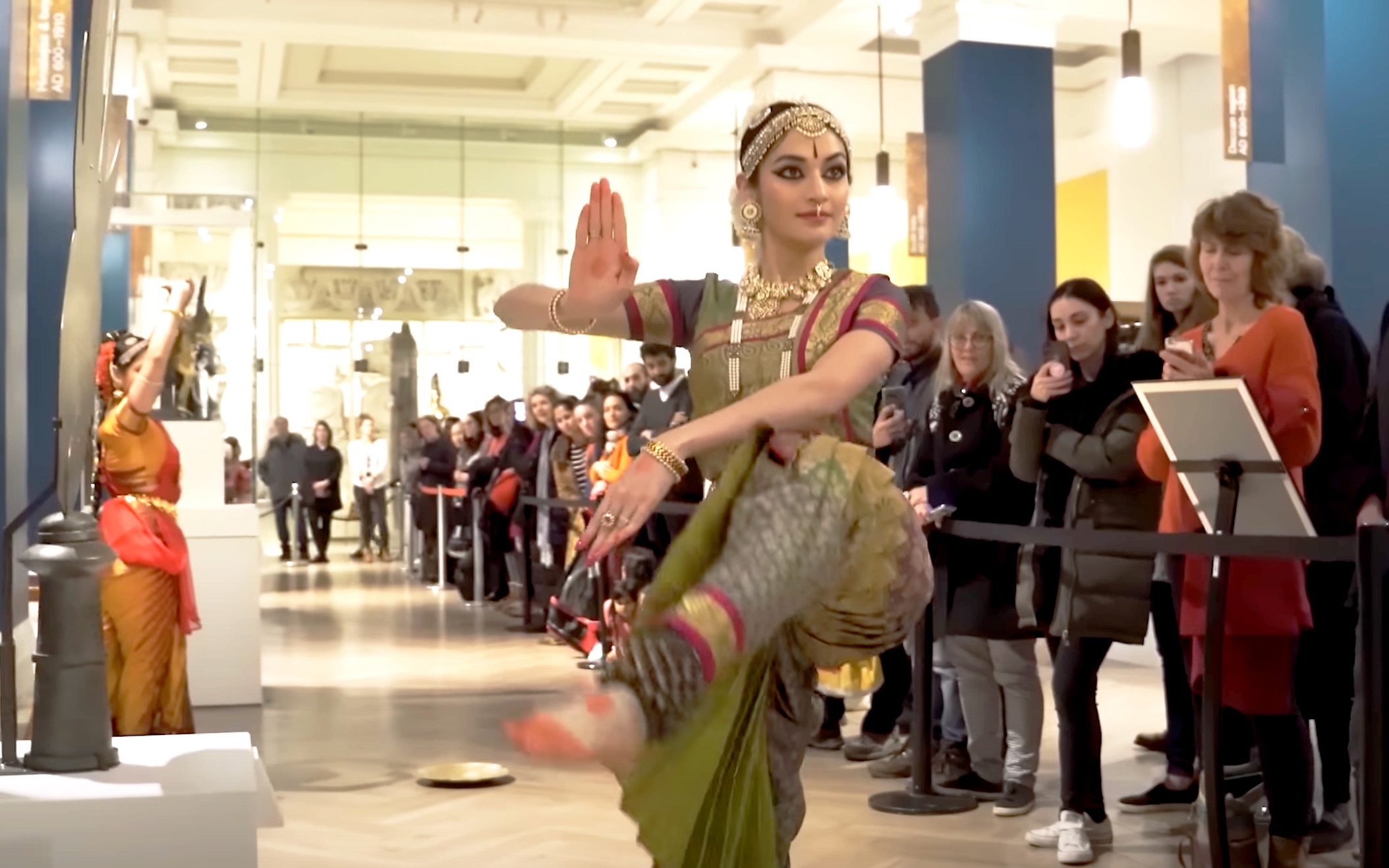 [图]引人入胜的表演之在大英博物馆展示的印度古典舞蹈 Indian classical dance at the British Museum