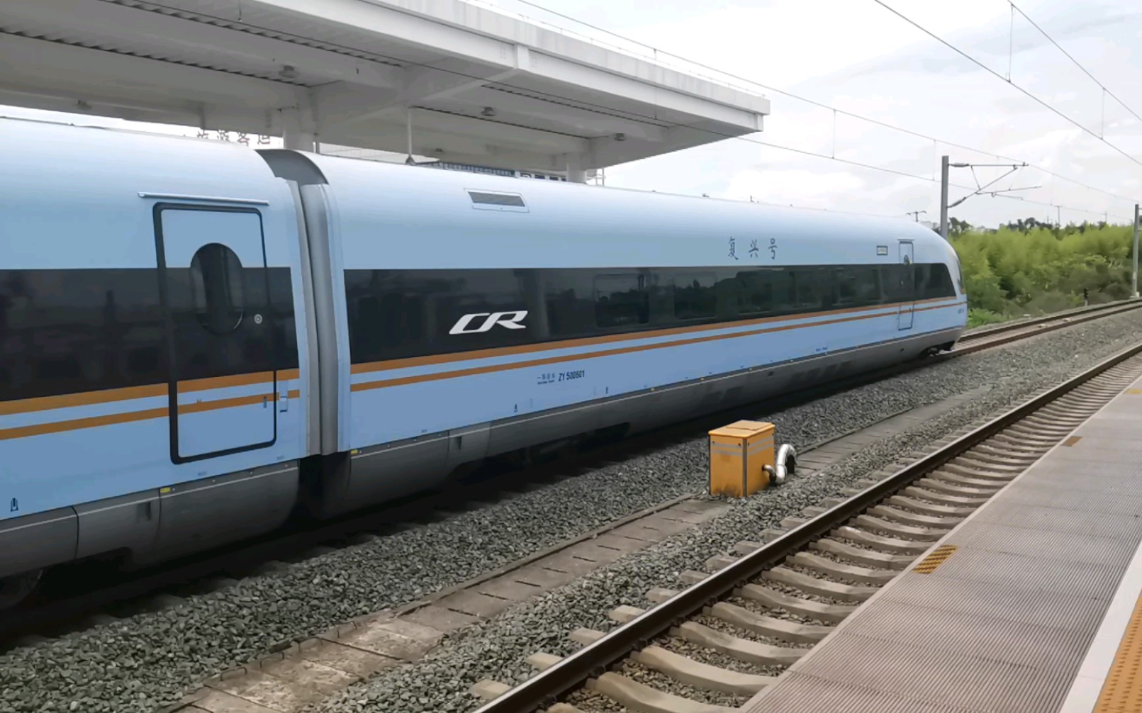 cr300bf-5006担当d2113次列车(南京南—深圳北)出黄山北站