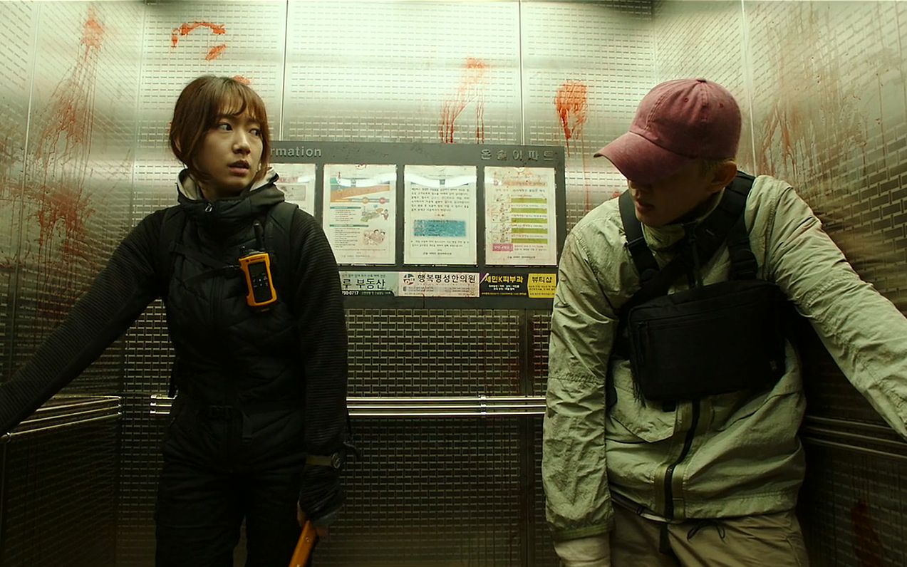 韩国2020最高票房丧尸片《活着》 迅速变异的丧尸 小区仅活的两人