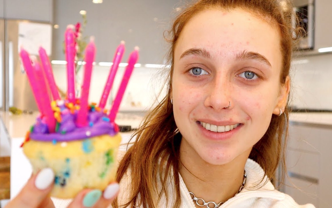 【emma chamberlain】和我一起烘焙 挑战做我的生日纸杯蛋糕