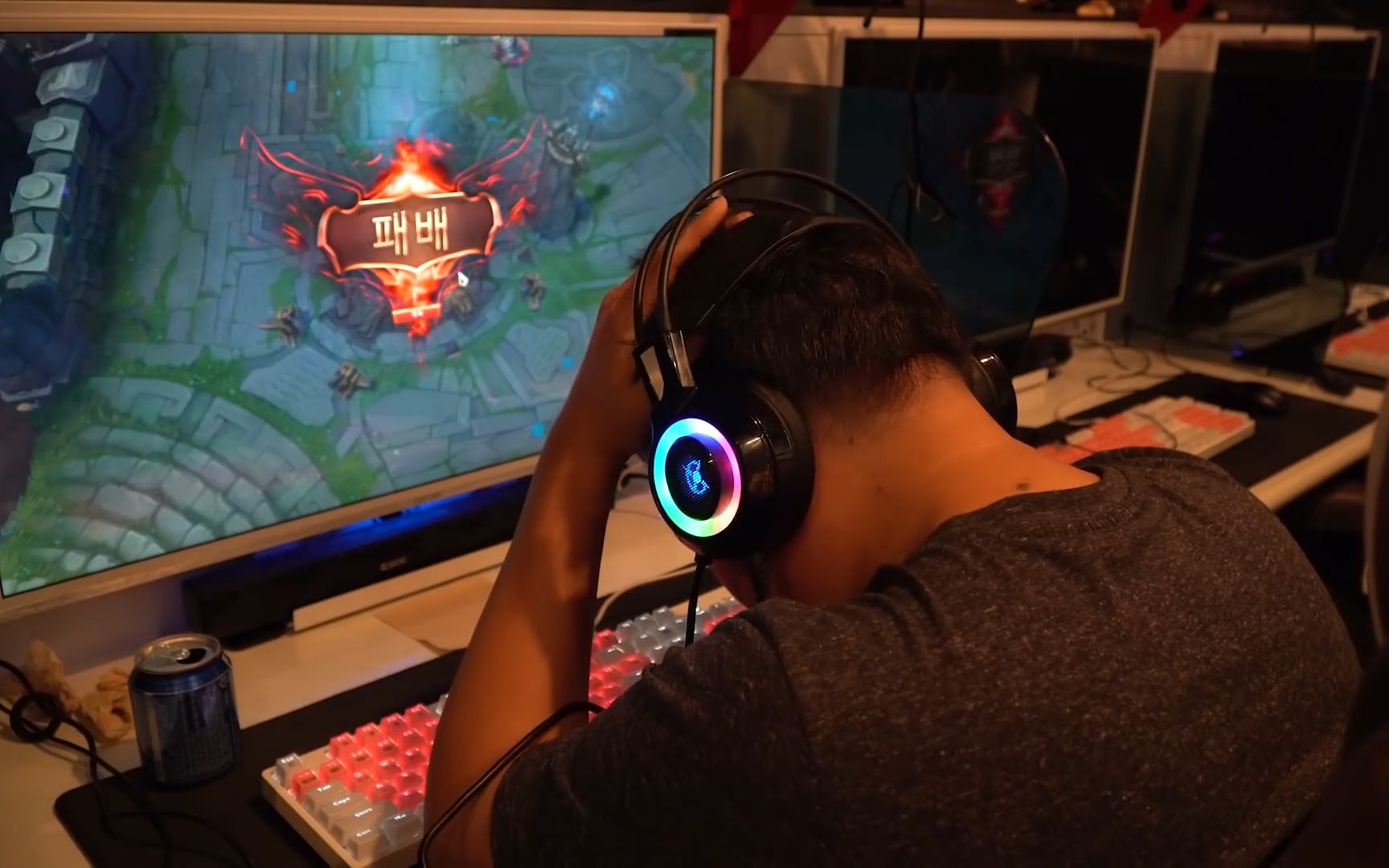 【大吃一斤 - 兴森菜的抠脚】 - 兴森网吧吃饭lol掉分 - 年糕拉面