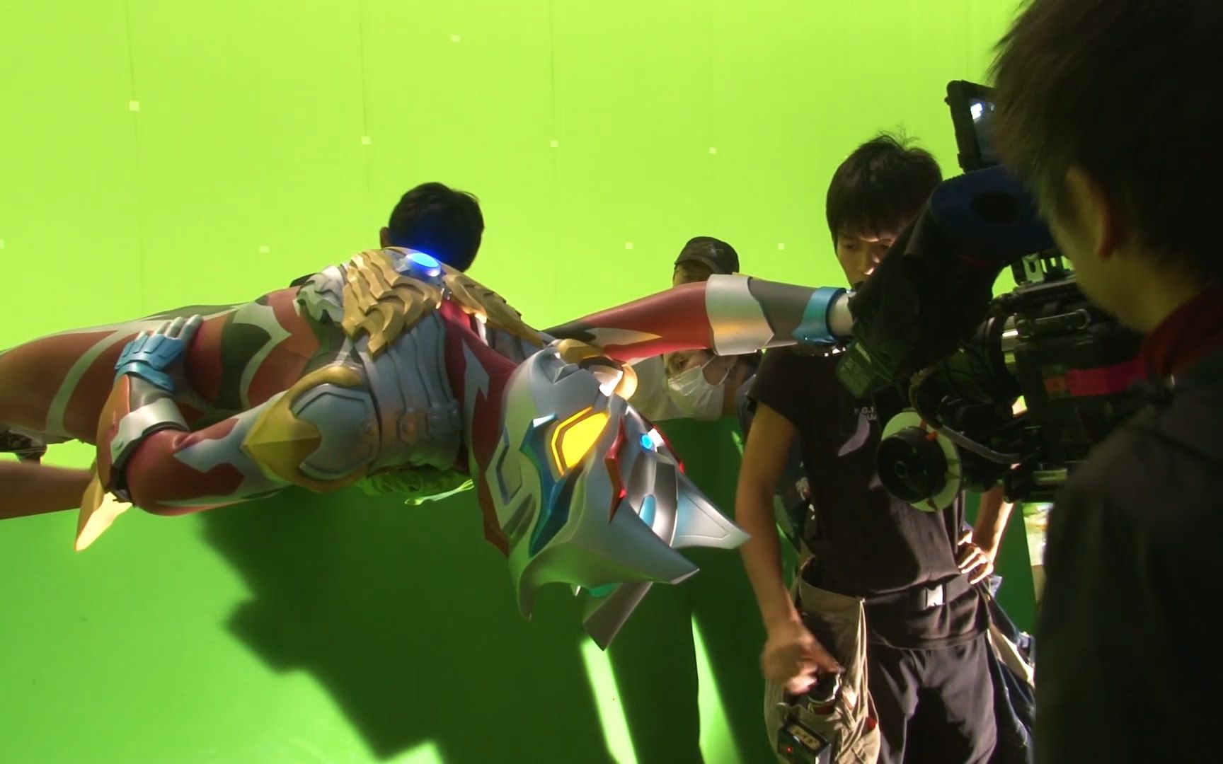 泰迦奥特曼剧场版花絮令迦奥特曼的变身镜头竟然是躺着拍摄的