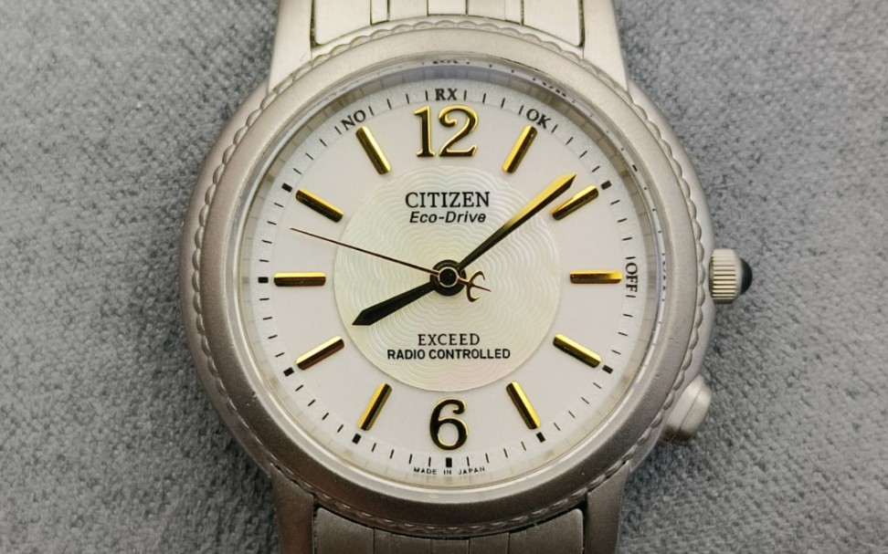 西铁城高端exceed钛合金贝母盘光动能电波女表