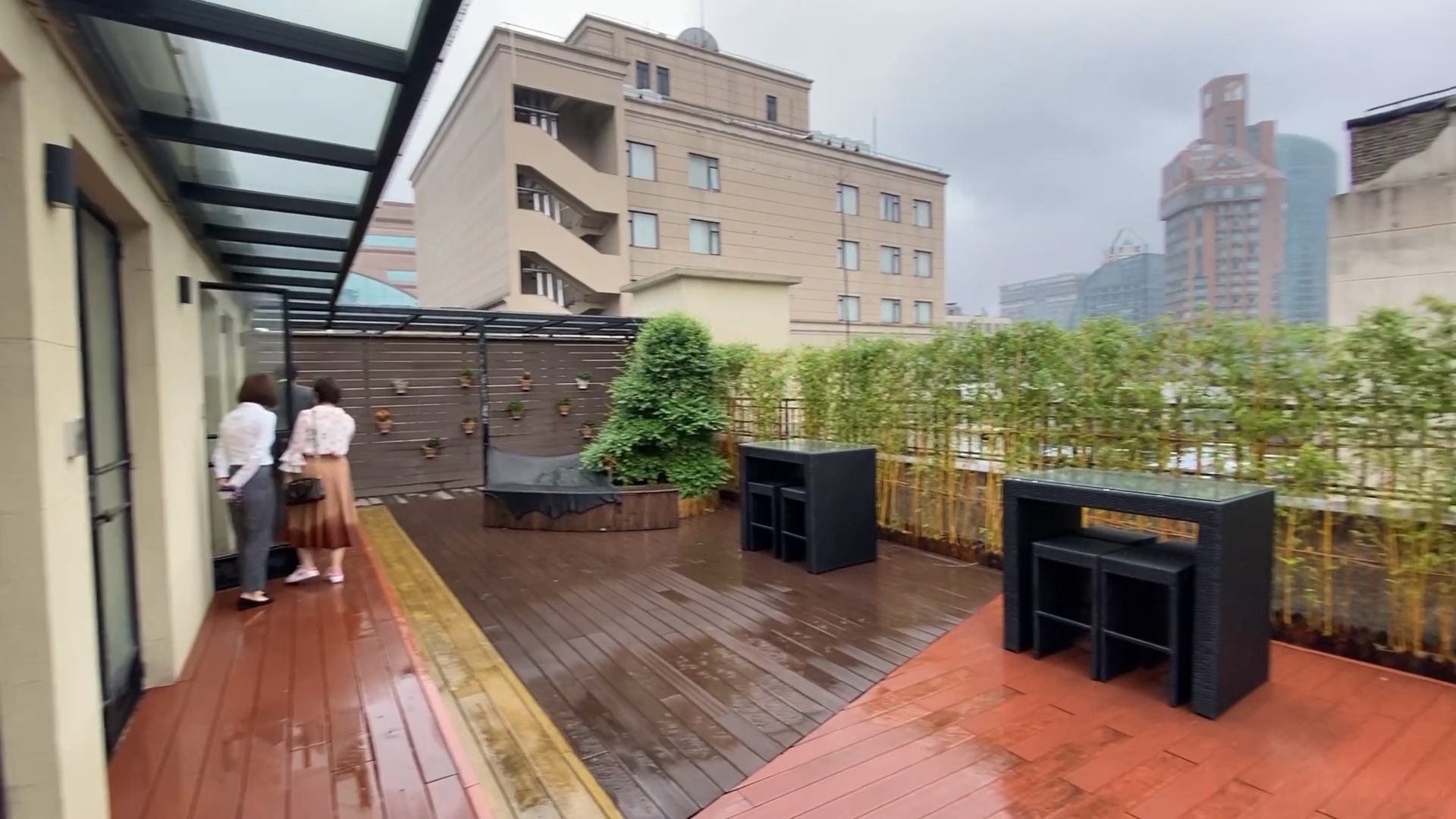 外滩商业独栋招租中,可商业可办公,带楼顶露台联系咨询 186-2153-1030