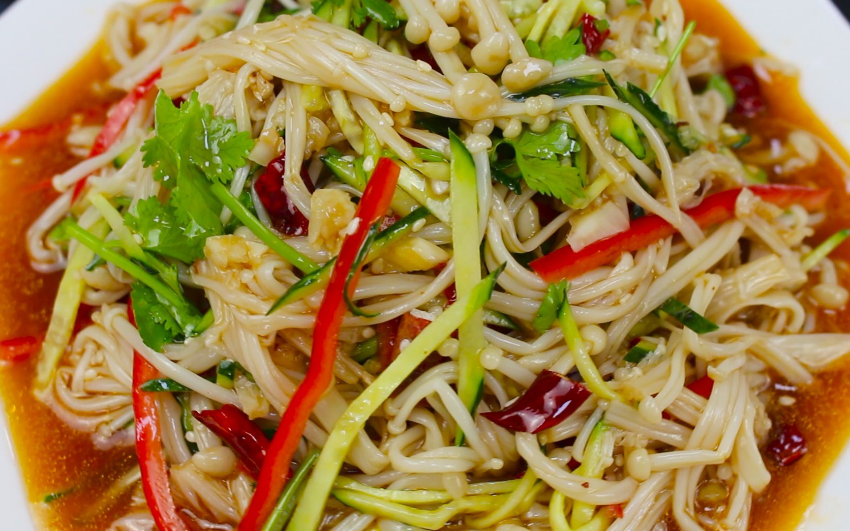 凉拌金针菇最美味的做法,酸辣爽口又开胃,增加食欲促动你的味蕾