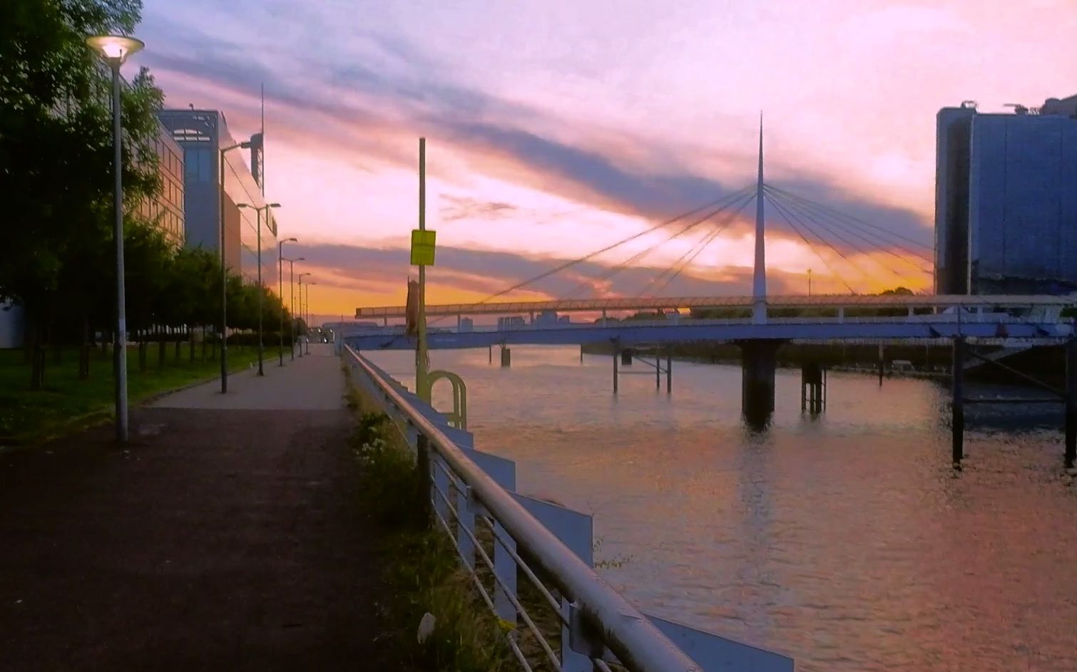 漫步格拉斯哥|克莱德河 【出现又离开-梁博】