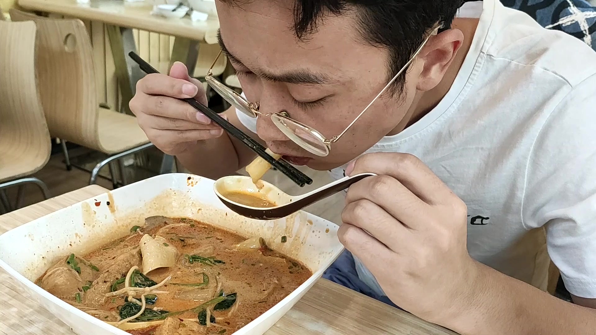 村驴发起0厨艺麻辣烫挑战 B站