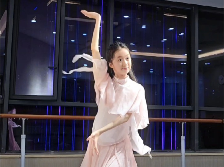 布丁糖糖:谁家大小姐今日如此开心!
