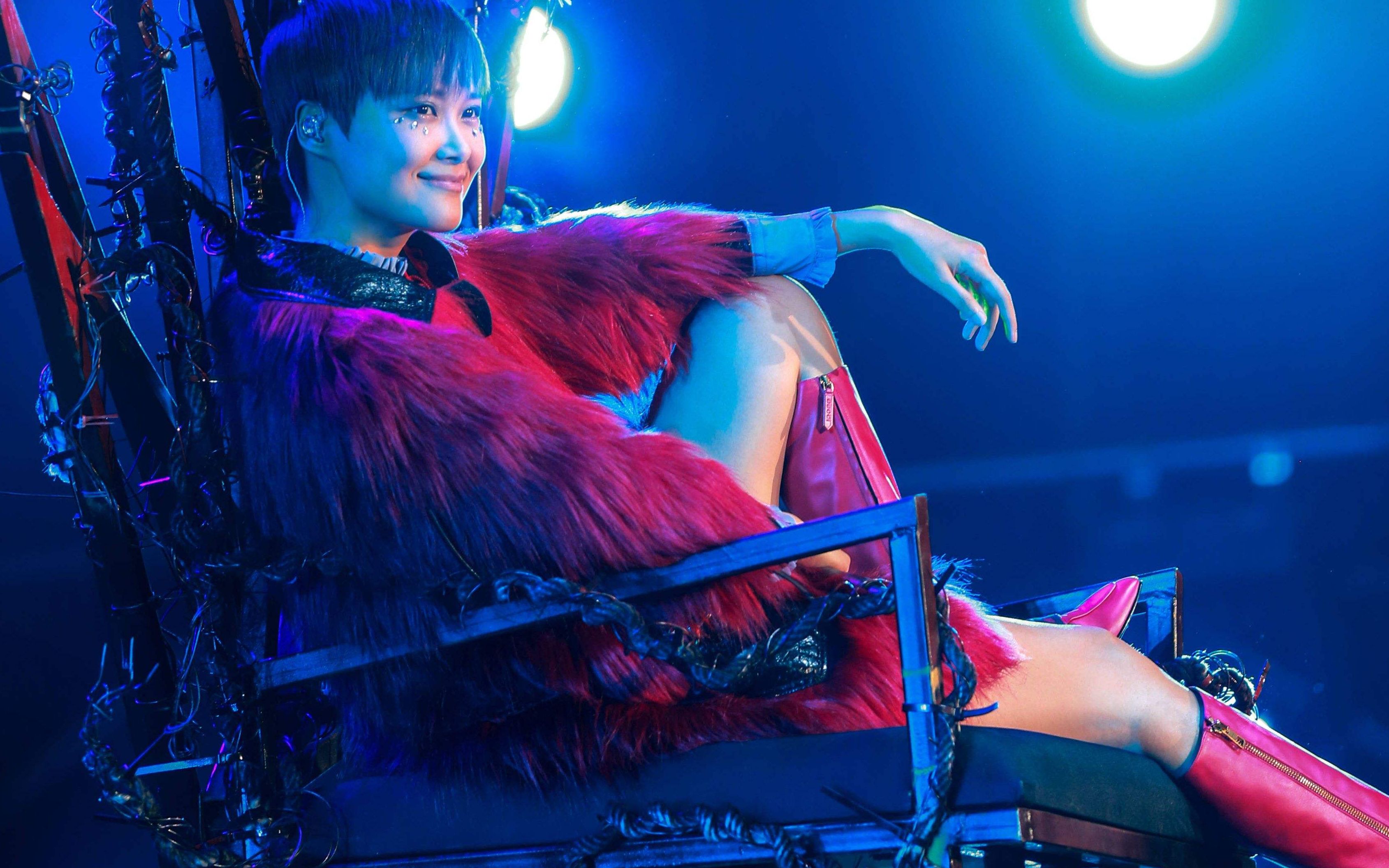 【局气】李宇春新歌屠榜各大音乐榜,现场燃炸了!_哔哩哔哩_bilibili