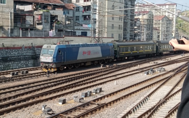 【沪昆线】k138次进怀化站2站台办客