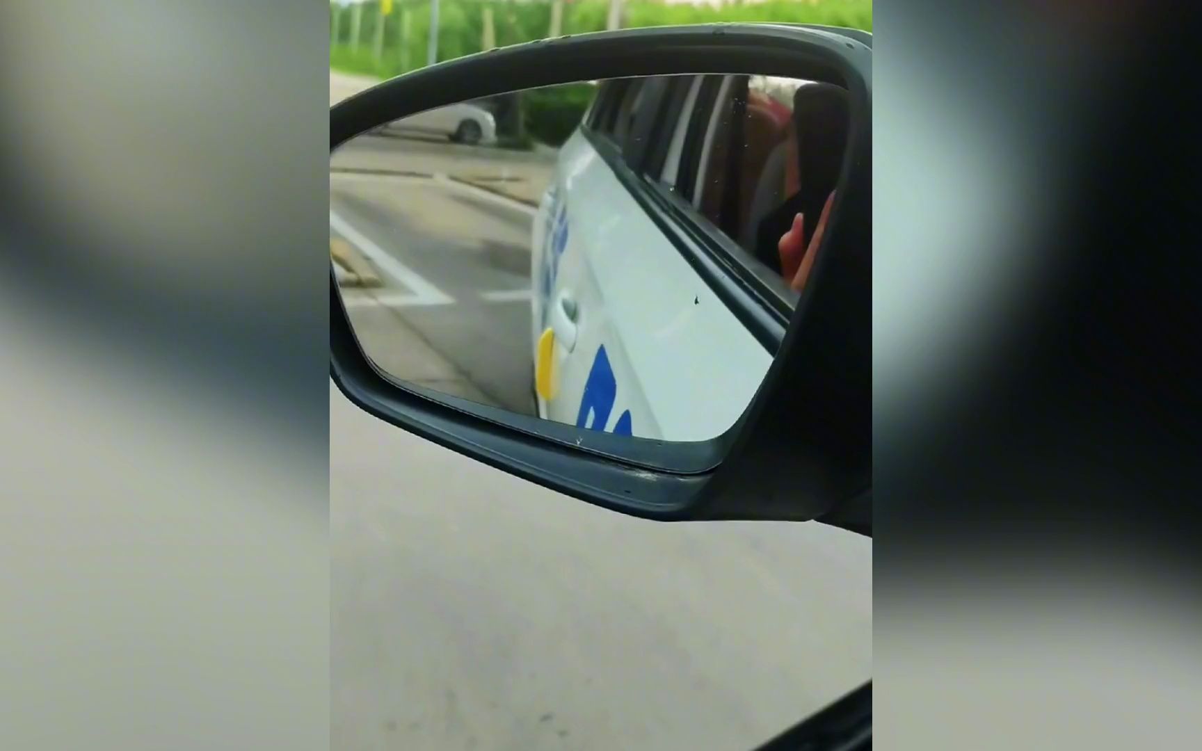 倒车入库,还一直扫线?我来教你一招!@阿斌学车