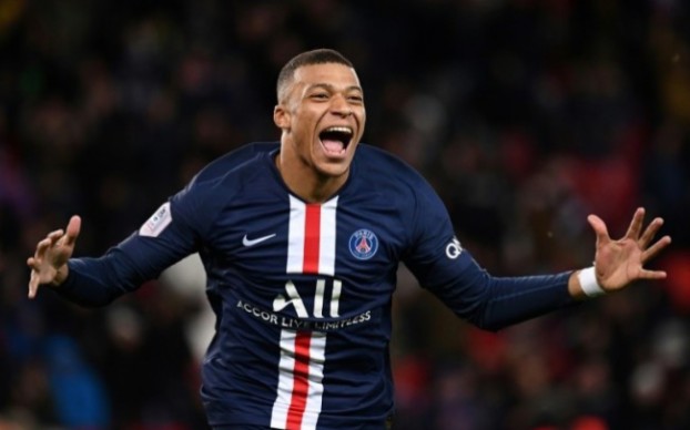 姆巴佩用手进球,经典!