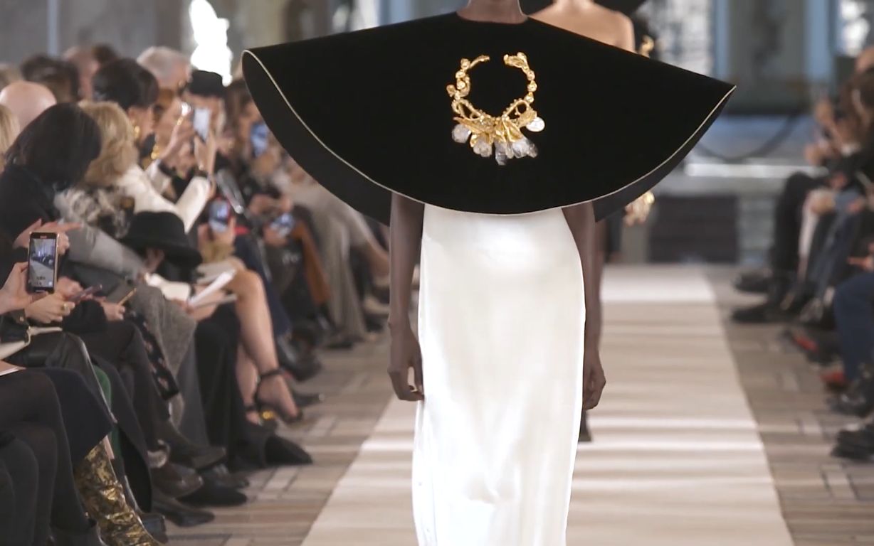 [图]【完整超清版】Schiaparelli 2022 春夏高级定制｜Haute Couture Spring Summer 2022