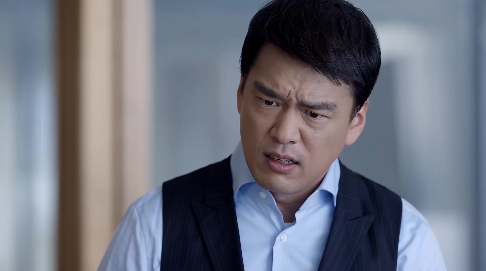 江浩坤像条疯狗一样咬人,陆远淡定吐了一口气,甘敬必须穿这双鞋