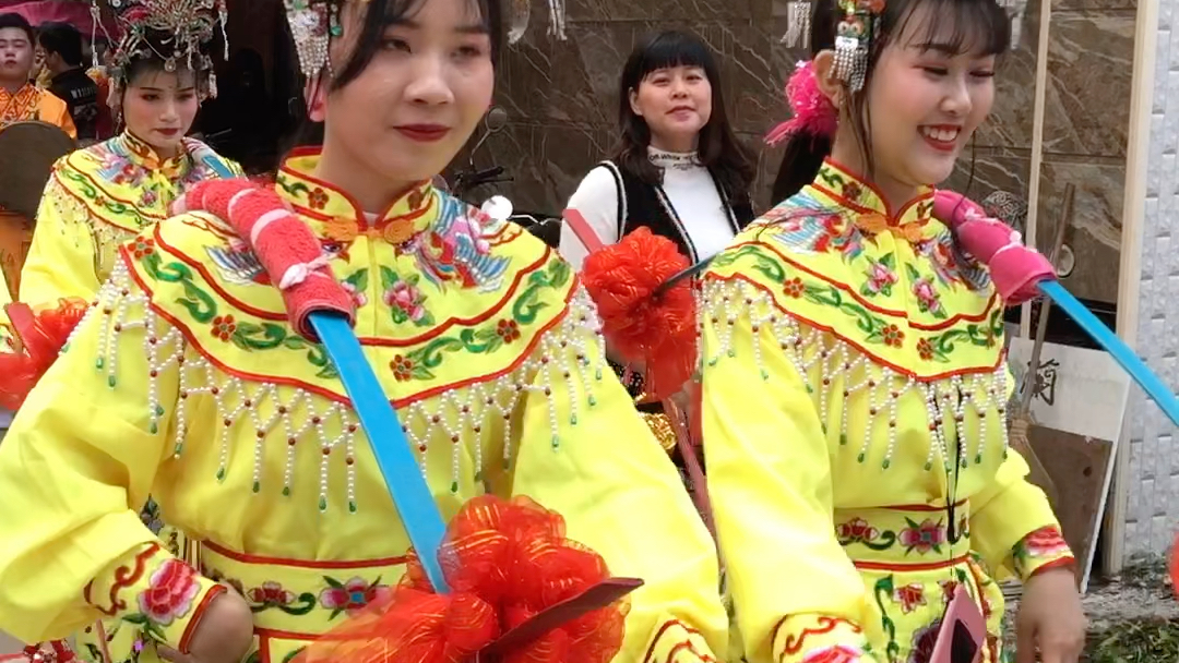 潮汕女孩挑花篮,这画面太唯美了吧!