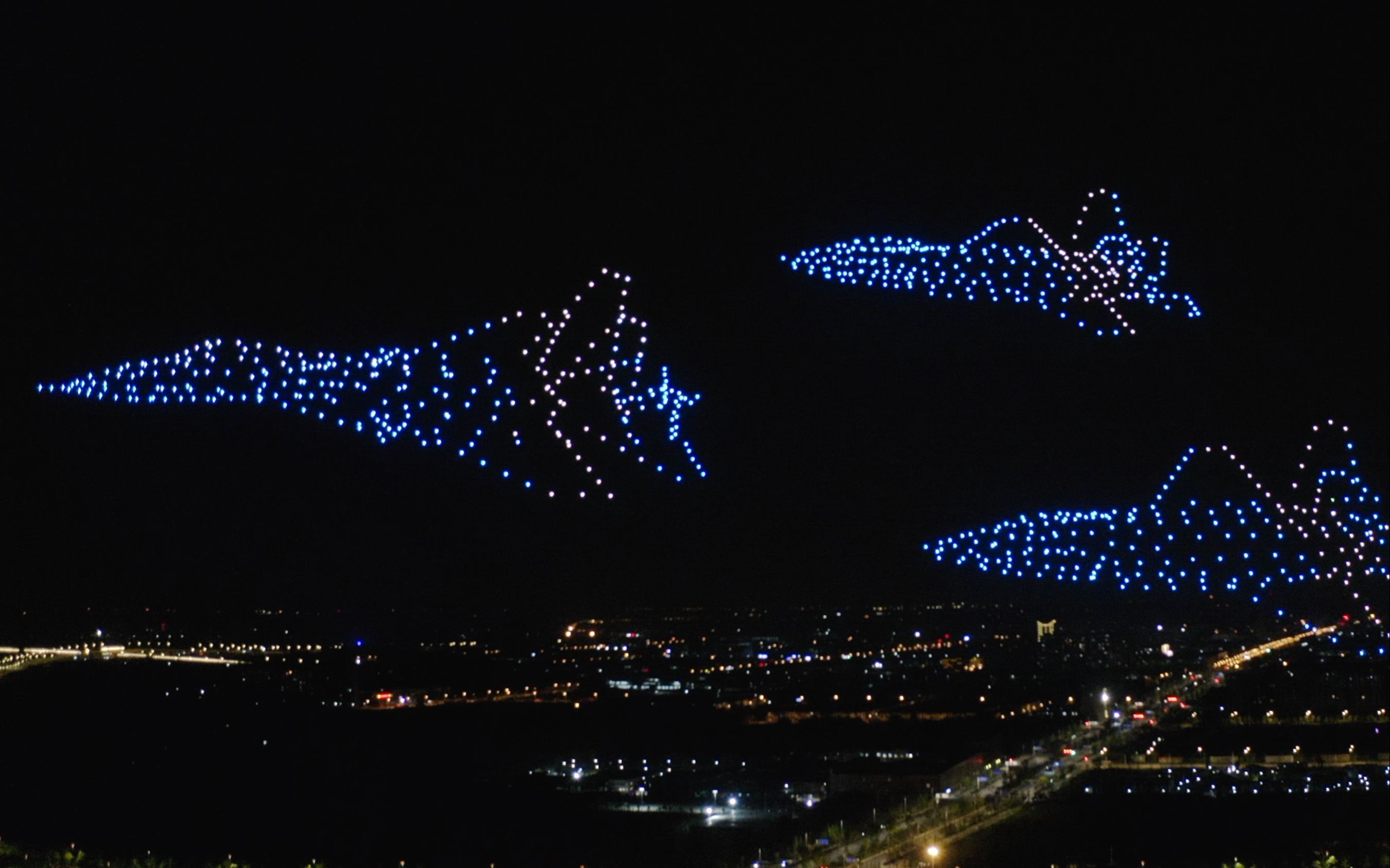 水幕x800台无人机歼15编队突袭扬州