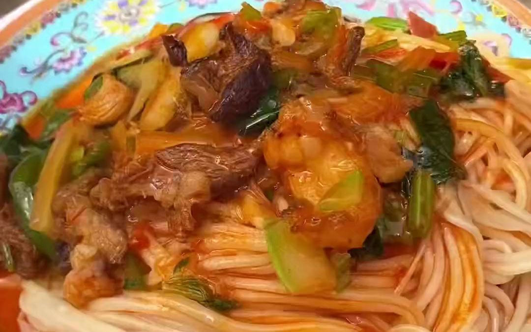 新疆拉条子,也叫拌面,10元管饱