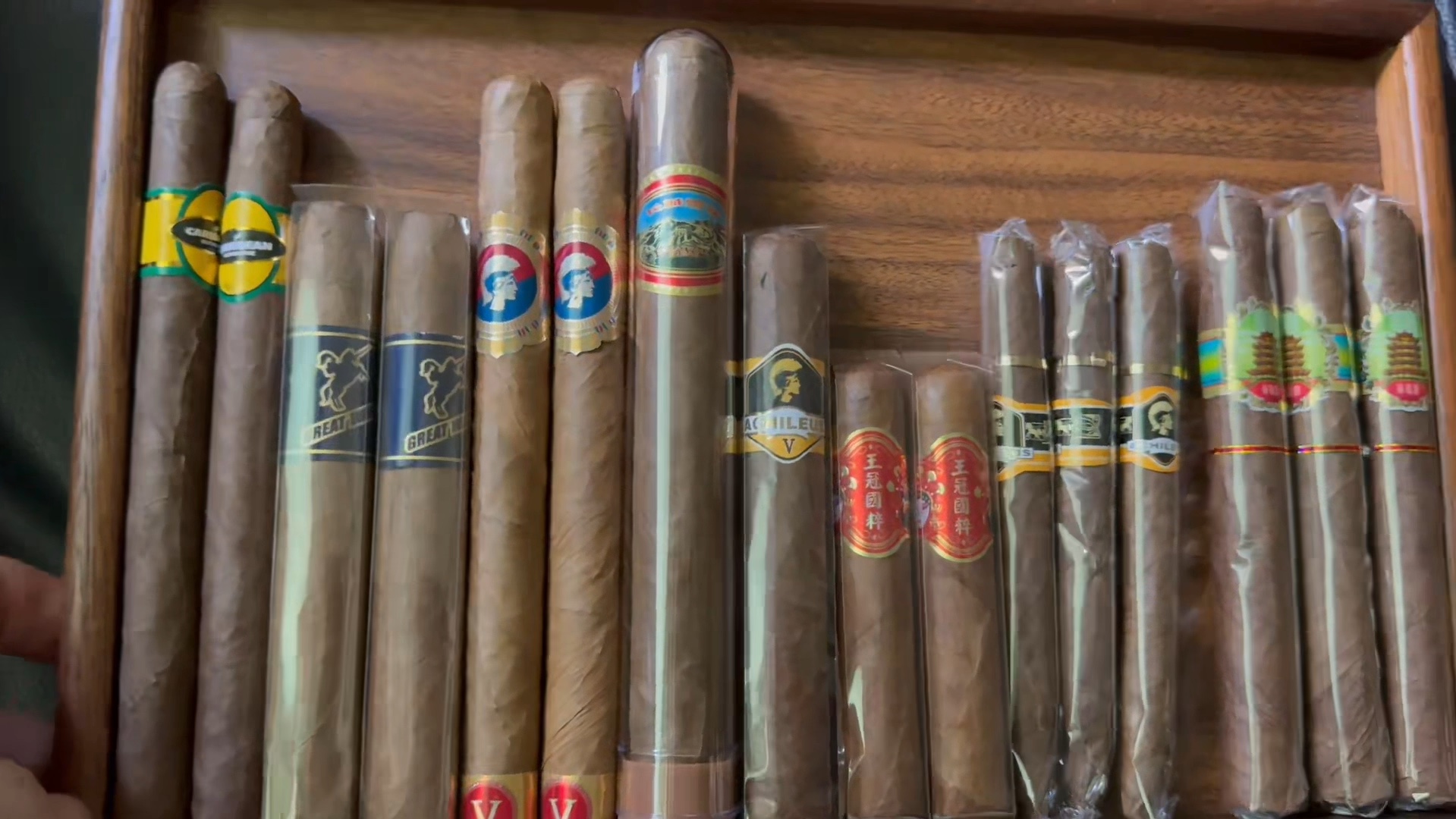 新手朋友看过来 国产入门级雪茄拼盘来咯 避雷少踩雷给大家推荐,一整