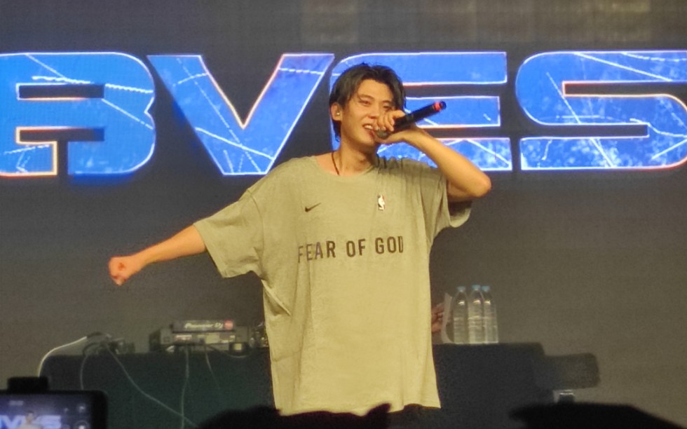 w8ves说唱新世代成都巡演沙一汀whatisrapredlips听到了吗所以你睡了