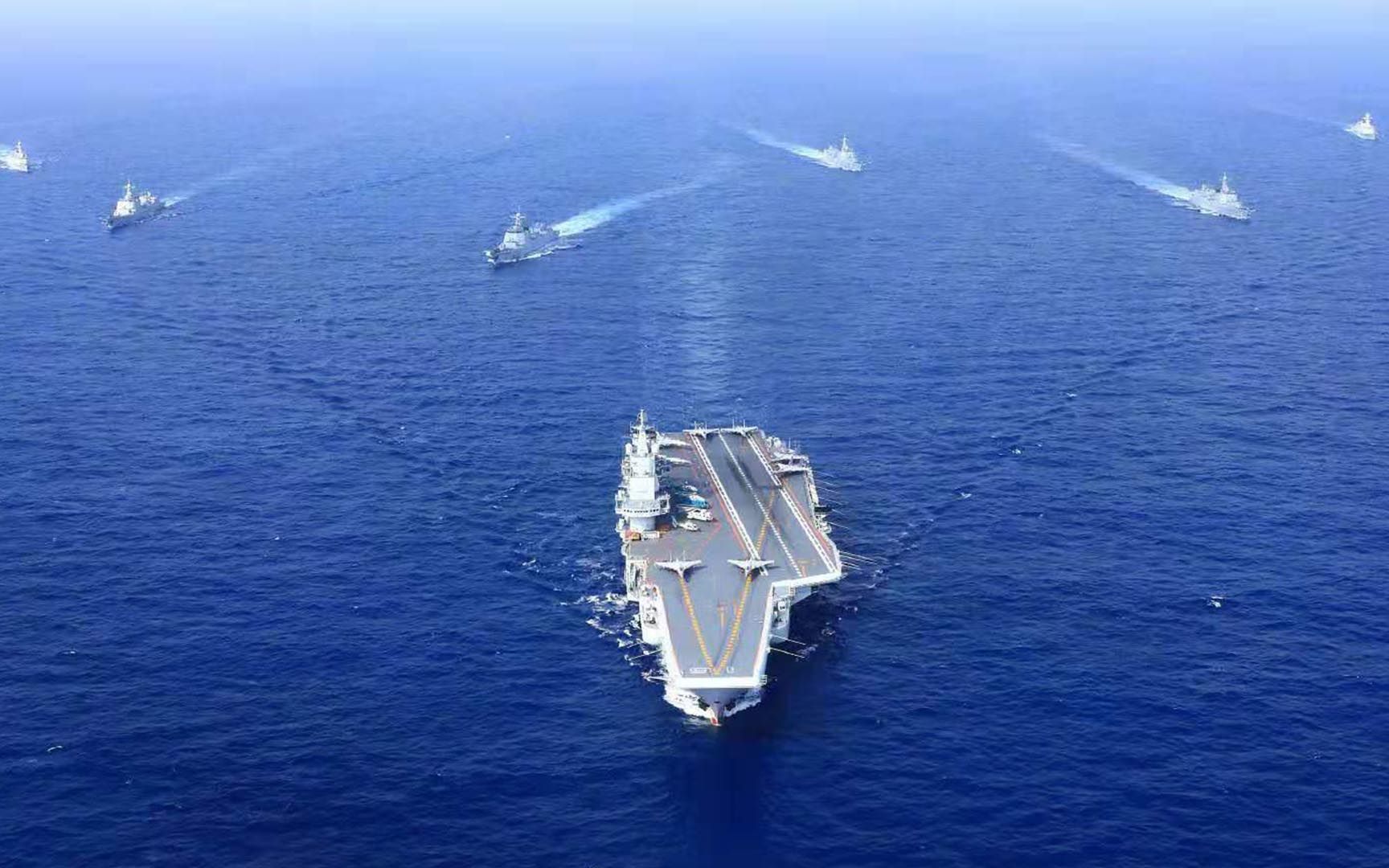 辽宁舰航母编队在台湾周边海域展开演练