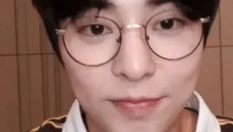xiumin签售 l 你是说喜欢别的爱豆吗？试试看吧