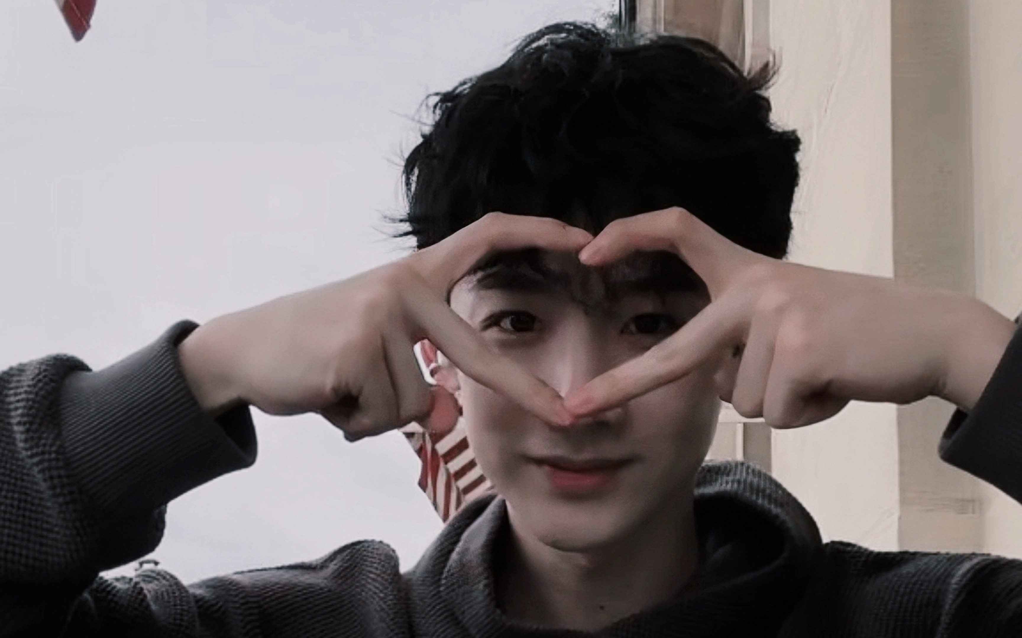 【白敬亭】卷毛小狗的花式比心