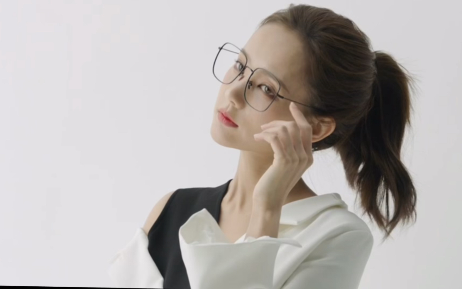 李一桐 广告大片精彩不断,轻透防蓝光眼镜,护眼防蓝光抗疲劳,时尚潮流