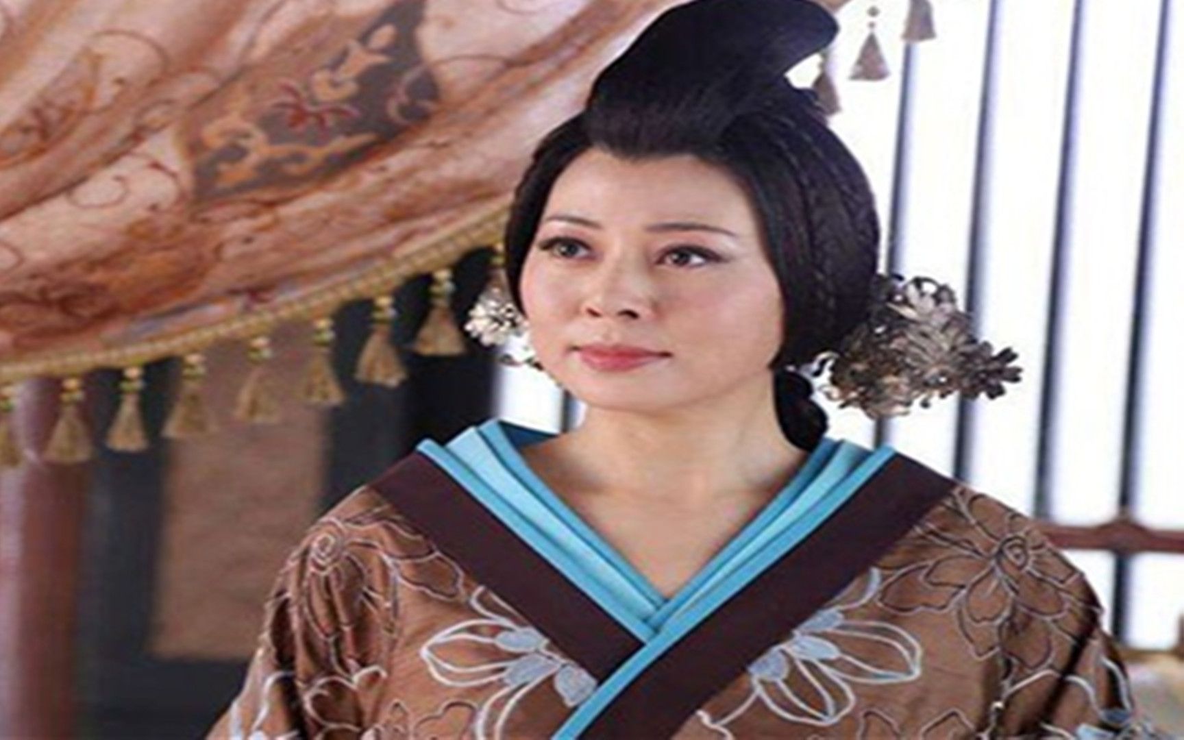 此女自幼父母双亡,不能生育但凭借贤能当上皇后,被誉为后宫典范_哔哩