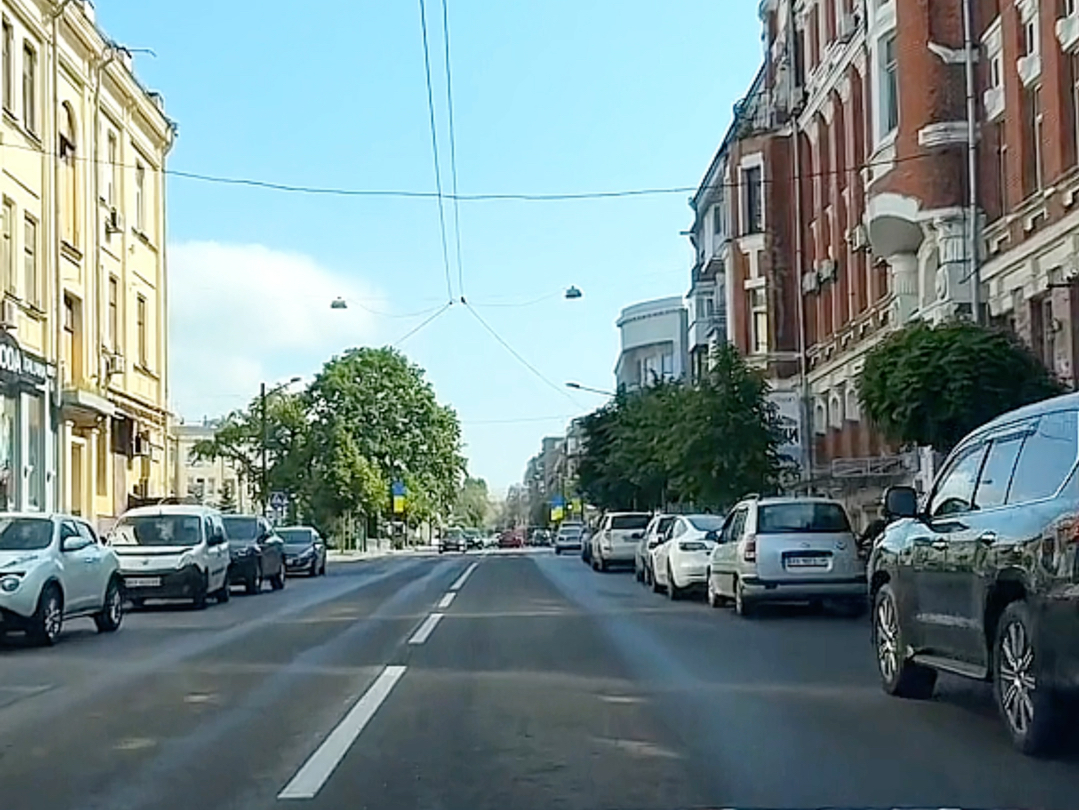 泽圣颁布新动员法令征召50万人,在5月18日生效后,乌克兰全国各地街道