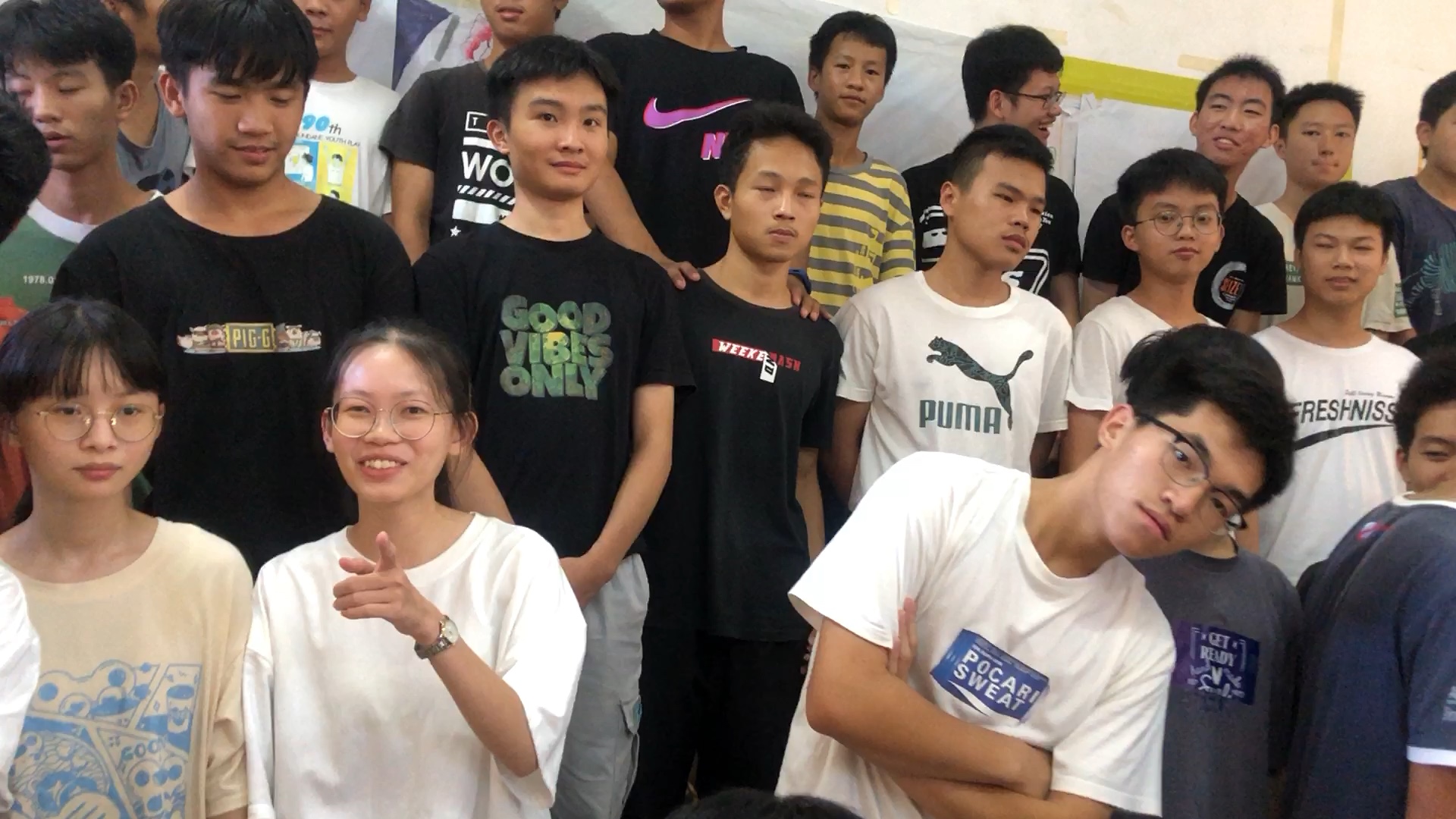 吴川三中高二1班祖国的后浪