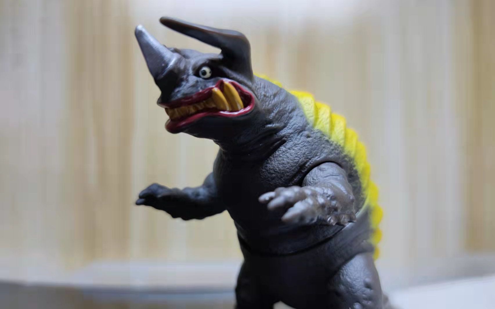 【奥特曼】万代 怪兽软胶500系列 透明怪兽 内隆嘎_哔哩哔哩_bilibili