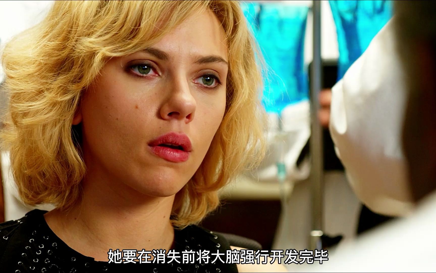 大脑被开发到100,究竟是会发生什么,寡姐科幻片《超体》