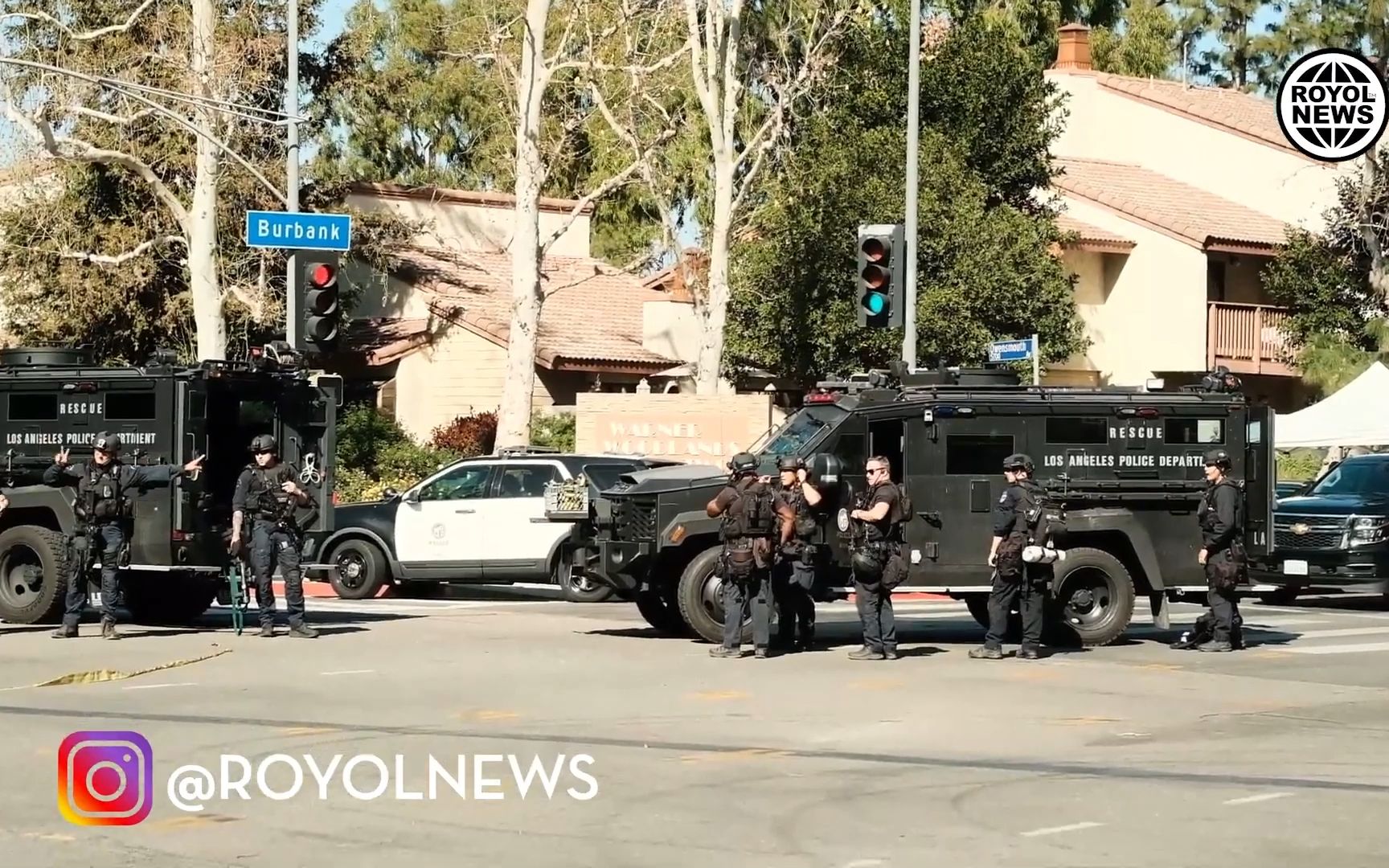 洛杉矶警察局特警抓捕别墅内的武装抢劫嫌疑人