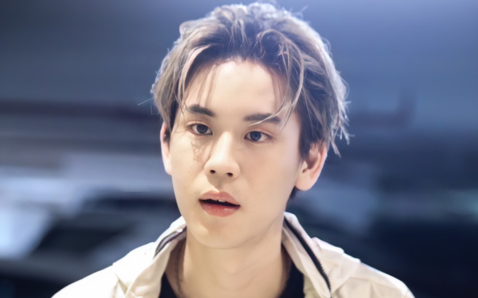 prem200919包包学比比吐舌头可太像了