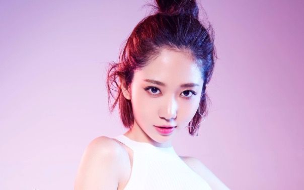 "滚滚"洪辰深情表白粉丝五年之约演唱会落泪