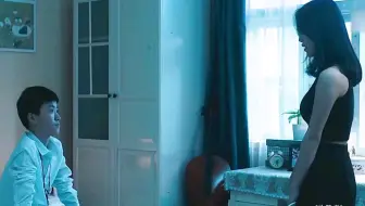 美女患上吻瘾 竟对小男孩下手