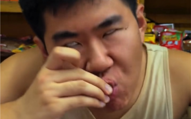 《抽象小卖部1》阿牛被田螺袭击,豆瓣评分4.